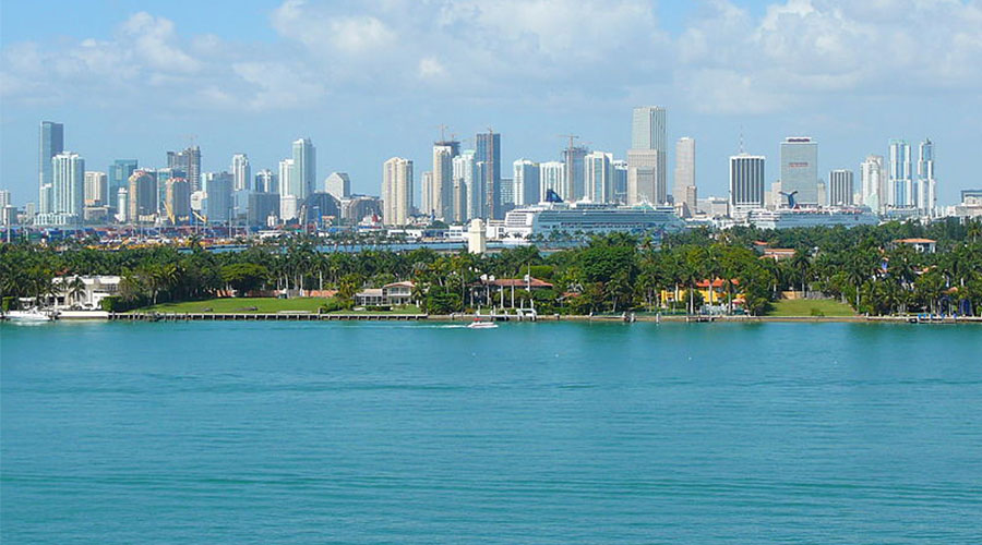 Miami skyline Averette Wikimedia Commons