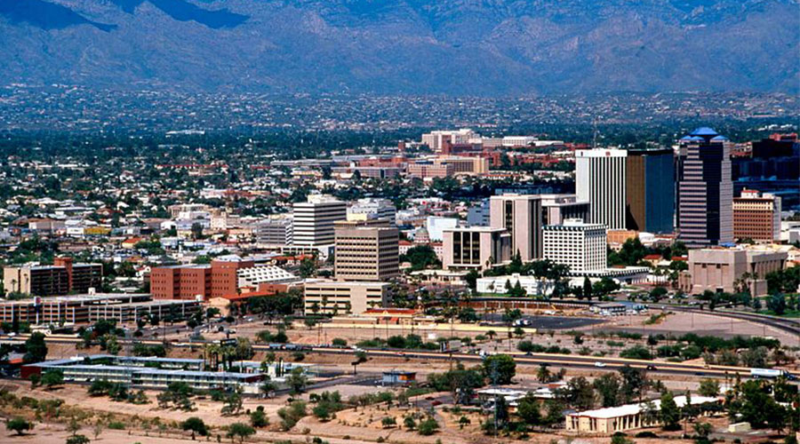 Tucson AZ skyline Howchen Wikimedia Commons